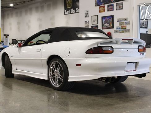Used 2001 Chevrolet Camaro Z28 w/ SS Performance/Appearance Pkg image 9