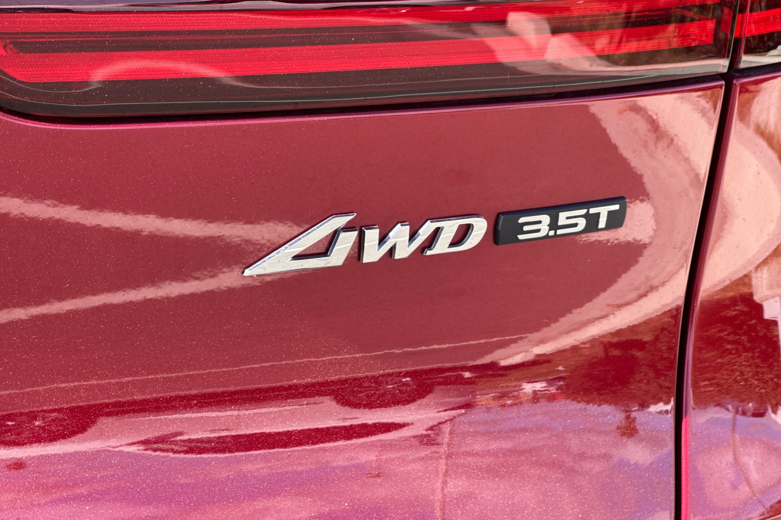 Used 2024 Genesis GV70 3.5T Sport AWD/4WD image 28