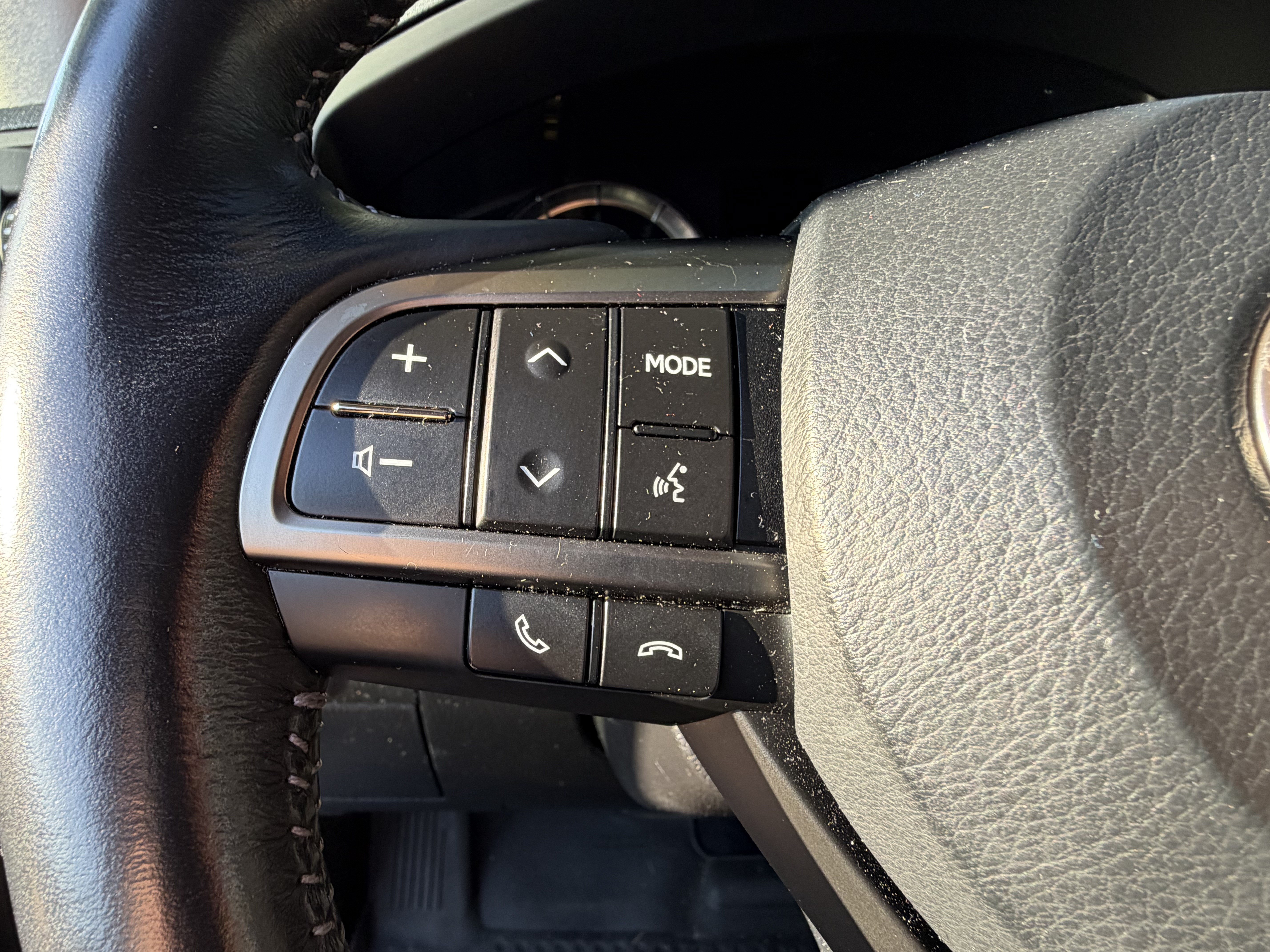 Used 2017 Lexus LX 570 4WD w/ Luxury Package image 19