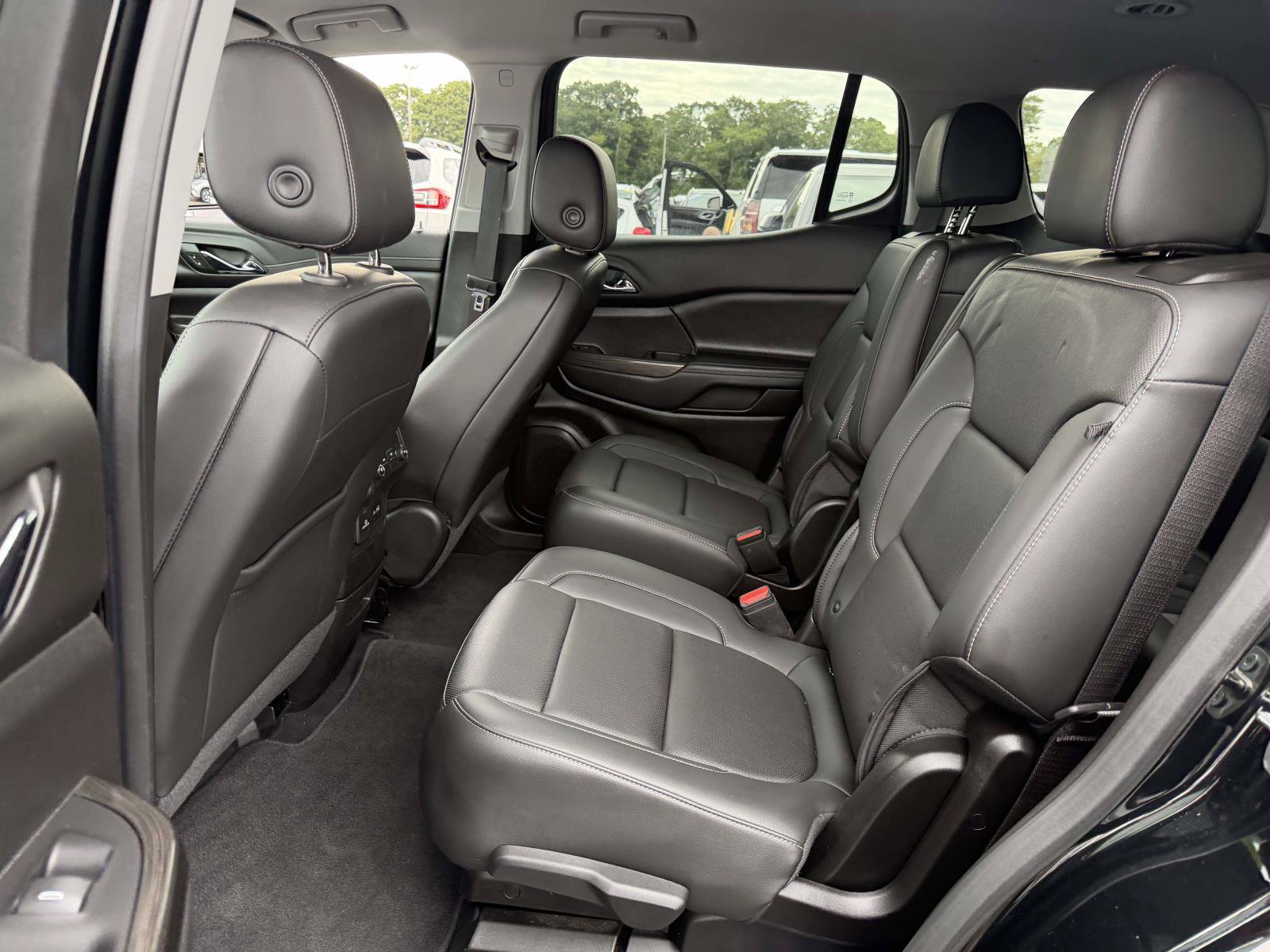 Used 2023 GMC Acadia SLT AWD/4WD image 12