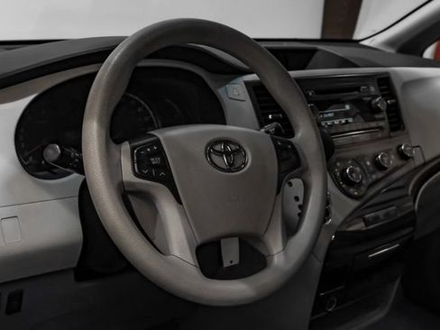 Used 2012 Toyota Sienna LE FWD image 24