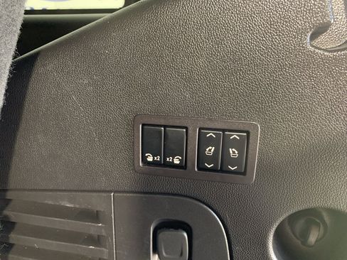 Used 2018 Cadillac Escalade Platinum RWD image 35