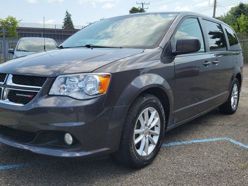 Used 2019 Dodge Grand Caravan SE FWD image 4