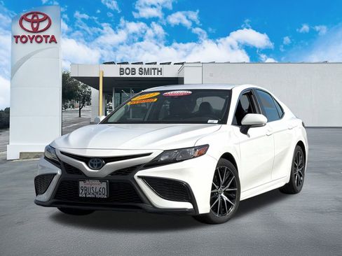 Certified 2022 Toyota Camry SE image 2