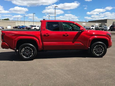 Used 2025 Toyota Tacoma SR5 AWD/4WD image 8