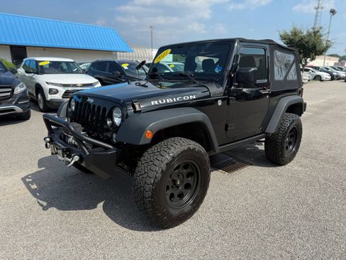 Used 2015 Jeep Wrangler Rubicon w/ Power Convenience Group AWD/4WD image 4