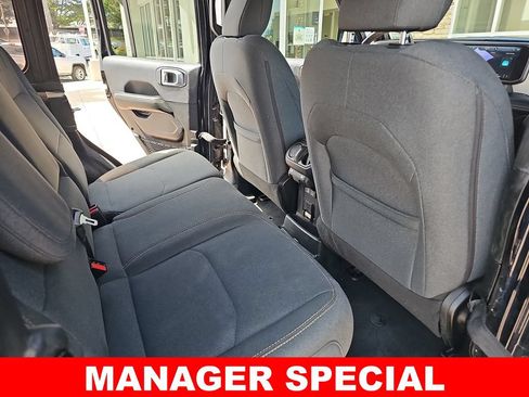 Used 2024 Jeep Wrangler Unlimited Sahara AWD/4WD image 11