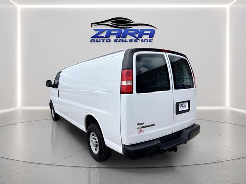 Used 2010 Chevrolet Express 2500 Extended image 4