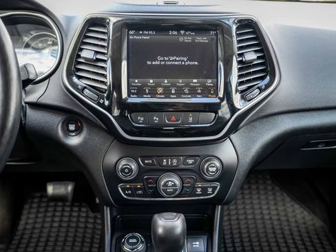 Used 2019 Jeep Cherokee Limited w/ Luxury Group AWD/4WD image 24