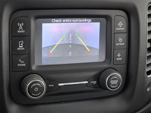 Used 2018 Jeep Compass Latitude image 22