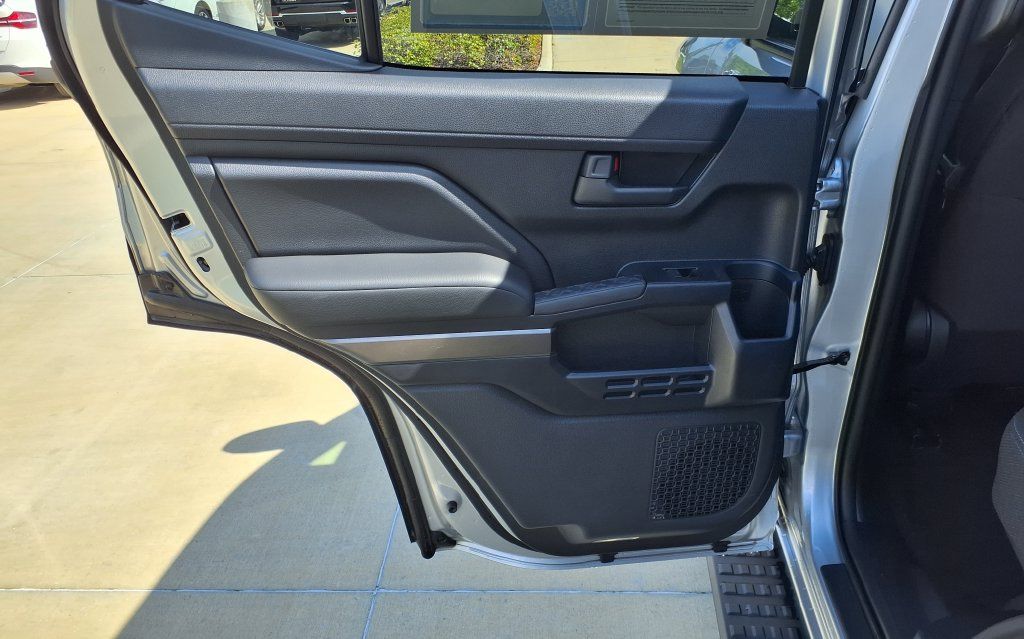 Used 2025 Toyota 4Runner SR5 AWD/4WD image 12