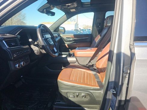 Used 2023 GMC Yukon XL Denali Ultimate image 4