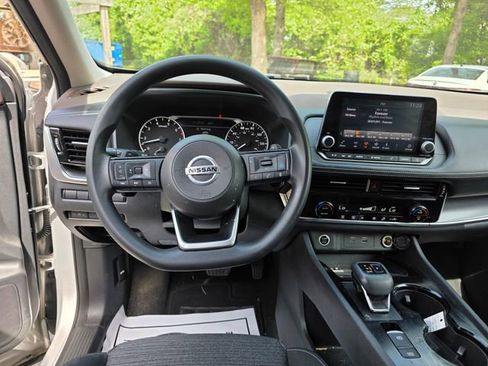 Used 2021 Nissan Rogue SV image 13