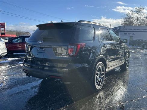 Used 2018 Ford Explorer Sport image 3