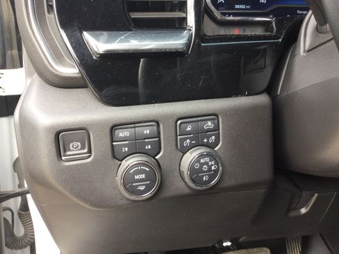 Used 2023 Chevrolet Silverado 1500 LT Trail Boss w/ Convenience Package II AWD/4WD image 13