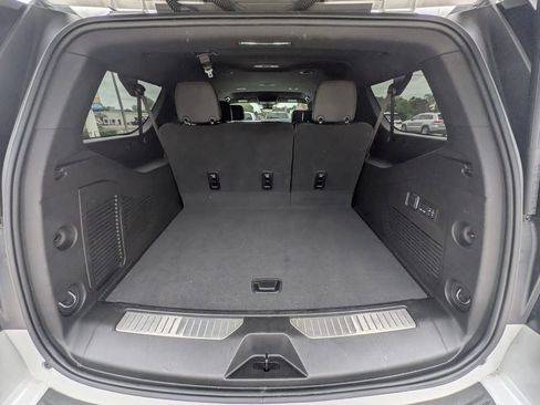 Used 2025 Chevrolet Suburban High Country RWD image 13