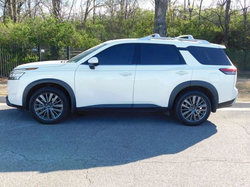 Used 2023 Nissan Pathfinder SL w/ SL Premium Package image 2