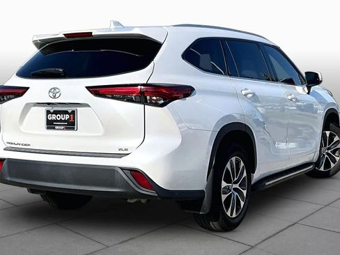 Used 2022 Toyota Highlander XLE FWD image 12