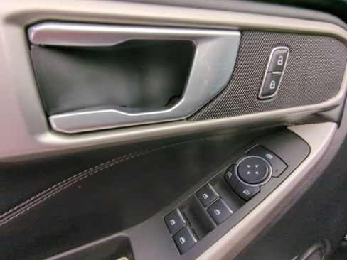 Used 2023 Ford Explorer XLT AWD/4WD image 17