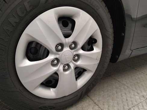 Used 2017 Kia Forte LX FWD image 31