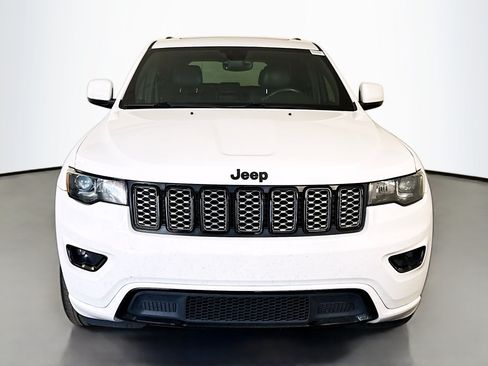 Used 2017 Jeep Grand Cherokee Altitude RWD image 2