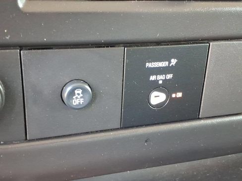 Used 2017 Chevrolet Express 2500 RWD image 23