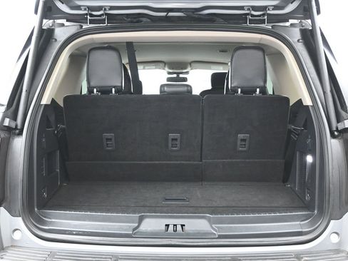 Used 2024 Ford Expedition XLT AWD/4WD image 15