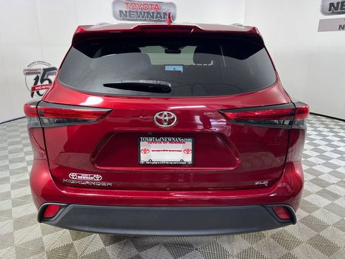 Used 2023 Toyota Highlander XLE FWD image 5