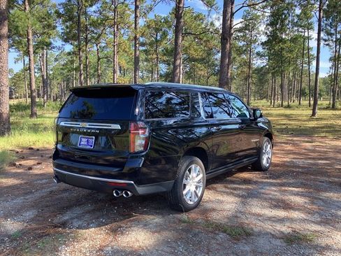 Used 2022 Chevrolet Suburban High Country image 5