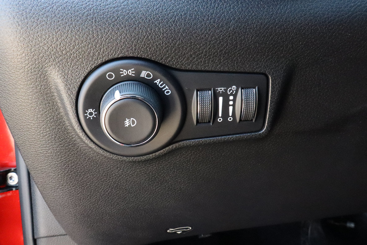 Used 2025 Jeep Compass Trailhawk AWD/4WD image 16