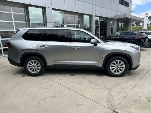 Used 2025 Toyota Grand Highlander AWD image 10