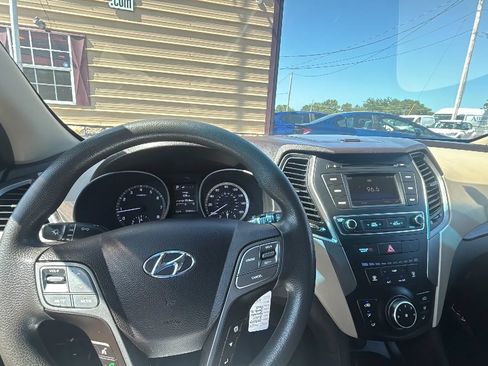 Used 2017 Hyundai Santa Fe Sport FWD image 15