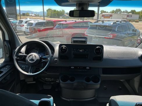 Used 2025 Mercedes-Benz Sprinter 2500 image 23