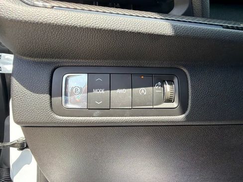 Used 2026 Chevrolet Traverse High Country AWD/4WD image 23