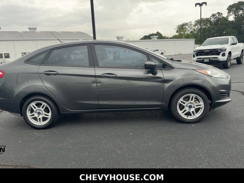Used 2019 Ford Fiesta SE FWD image 2