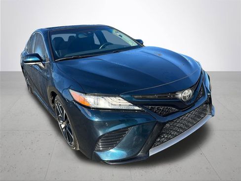 Used 2018 Toyota Camry XSE image 5
