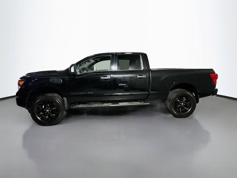 Used 2018 Nissan Titan SV w/ SV Convenience Package image 4