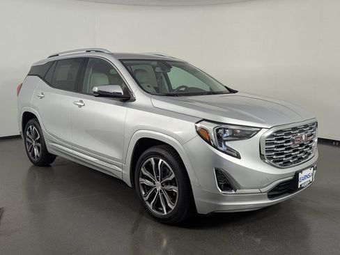 Used 2019 GMC Terrain Denali w/ Comfort Package image 2