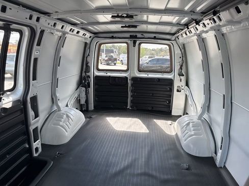 New 2026 GMC Savana 3500 w/ Driver Convenience Package image 18