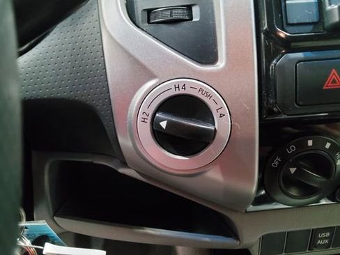 Used 2015 Toyota Tacoma 4x4 Double Cab w/ SR5 Package image 18