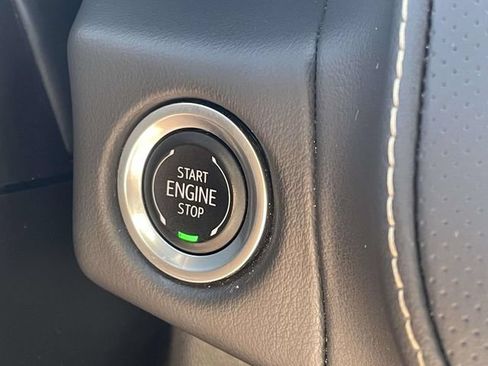 Used 2024 GMC Yukon SLT AWD/4WD image 25