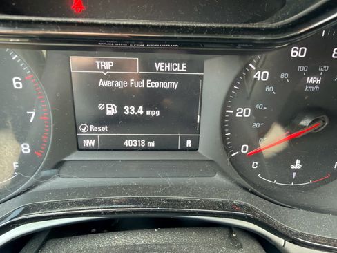 Certified 2024 Chevrolet Trax LS w/ LS Convenience Package FWD image 11