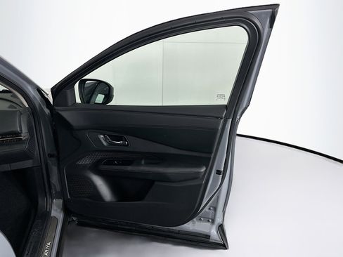 Used 2024 Nissan Ariya AWD image 33