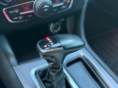 Used 2020 Dodge Charger SXT RWD image 21