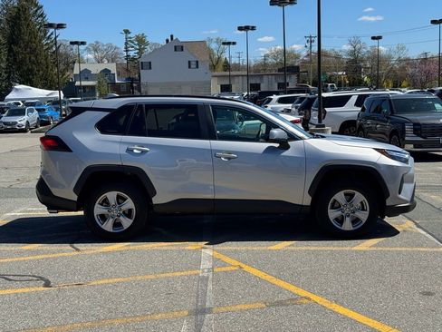 Used 2025 Toyota RAV4 XLE AWD/4WD image 7