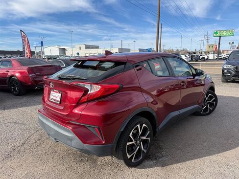 Used 2018 Toyota C-HR XLE image 3