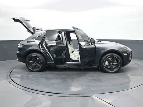 Certified 2021 Porsche Macan Turbo AWD/4WD image 33