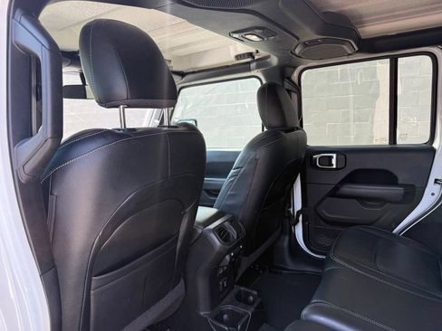 Used 2018 Jeep Wrangler Unlimited Sahara AWD/4WD image 22