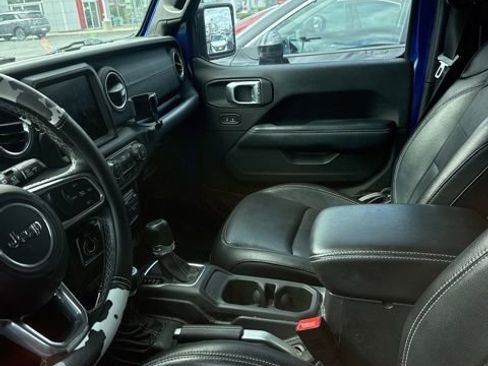 Used 2019 Jeep Wrangler Unlimited Sahara AWD/4WD image 4