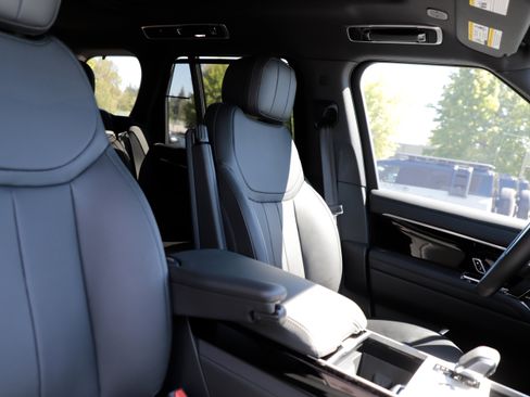 Certified 2025 Land Rover Range Rover SE AWD/4WD image 14